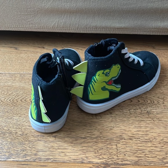 Dinosaur zip up shoes size 9T - Picture 3 of 4